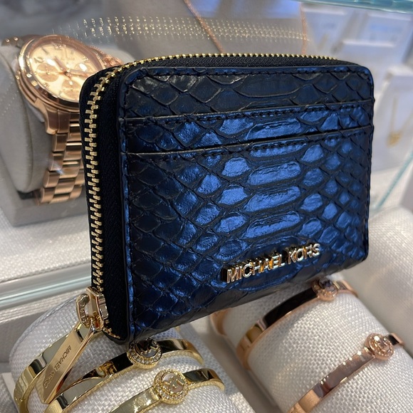 Michael Kors Women Medium Zip Around Card Case Coin Pouch Wallet Black 
NWT - Picture 2 of 16